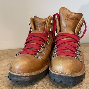 DANNER HIKING BOOTS